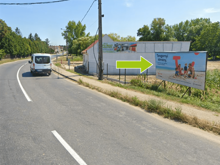 Veszprémvarsány – 82-es főút, Rákóczi Ferenc u. 112., vasúti átjáró után Győr-Veszprém útvonalon