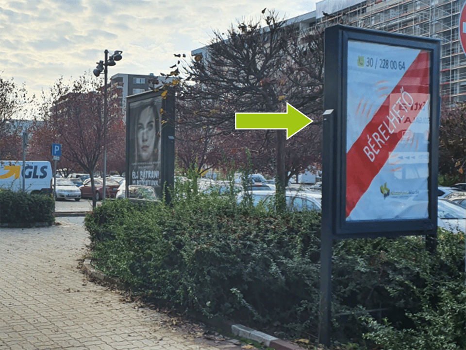 Budapest XI. kerület – Budafoki út 165., Újbuda Center parkoló, É-i bejárattól 1., üzletsorra merőleges, É-i bejárat felől