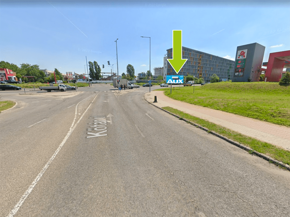 Budapest XI. kerület – Kőtár utca-Hunyady út, Auchan benzinkút előtt, centrum felé