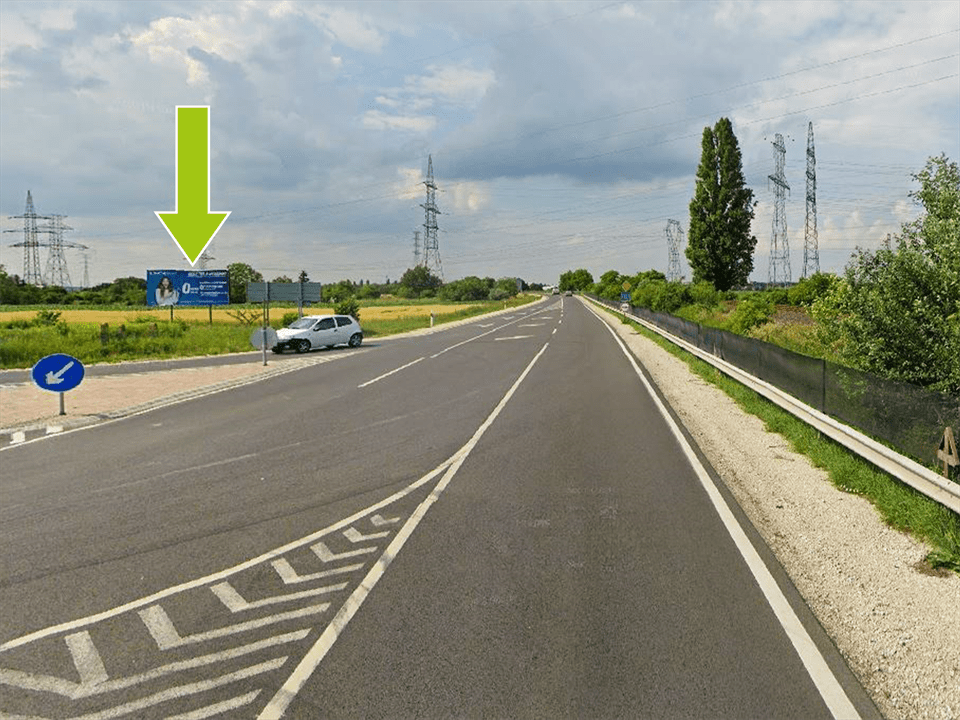 Győr – 82-es főút, M1 le-/felhajtó után 100m, centrum felé