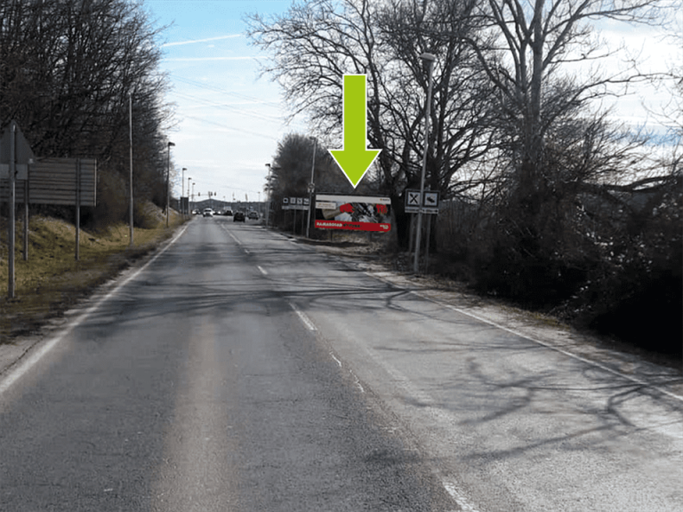 Sopron – 84-es főút-Bécsi út, Sopron Pláza előtt 100m, centrum felé