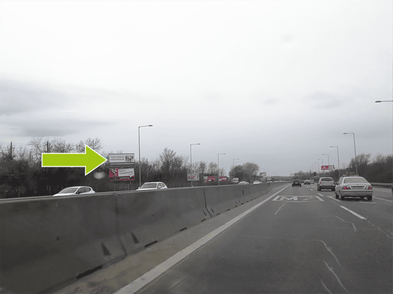 Budaörs – M1-M7 bevezető, Győr-Balaton felé, 12km+300, bal oldalon felső