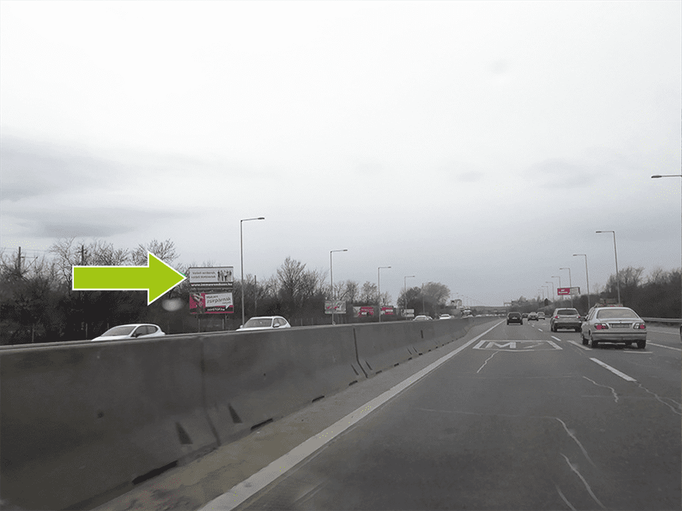 Budaörs – M1-M7 bevezető, Győr-Balaton felé, 12km+300, bal oldalon felső