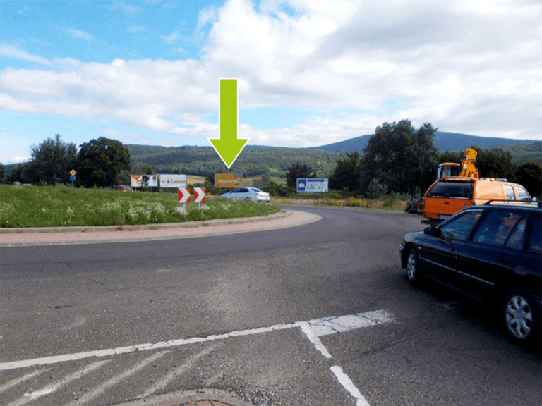 Solymár – 10-es út, Auchan körförgalom után, Auchan áruház felé