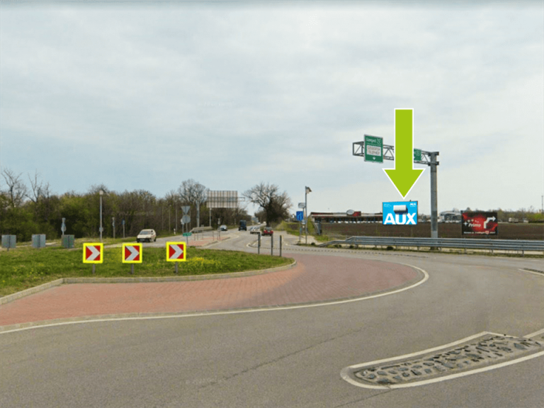 Szeged – Budapest út, CBA raktárbázisnál, M43 lehajtó után, centrum felé