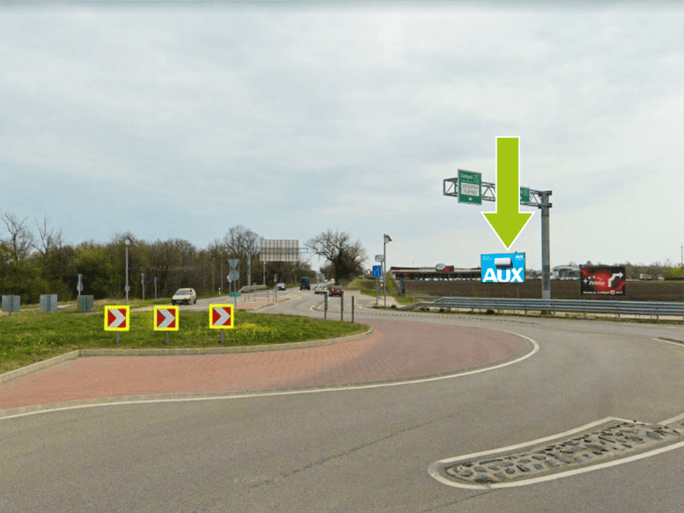 Szeged – Budapest út, CBA raktárbázisnál, M43 lehajtó után, centrum felé