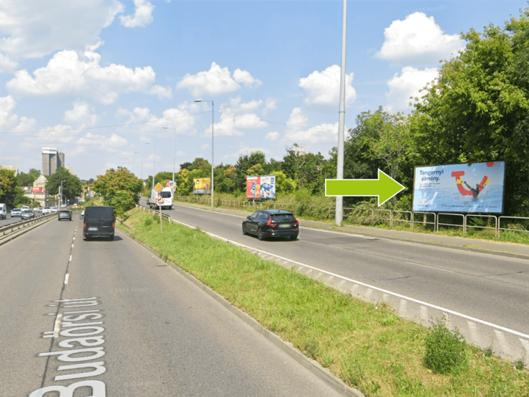 Budapest XI. kerület – Budaörsi út M1-M7 felől centrum felé, Homonna utca magasságában.