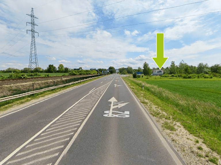 Győr – 82-es főút, M1 le-/felhajtó előtt 100m, centrum felől