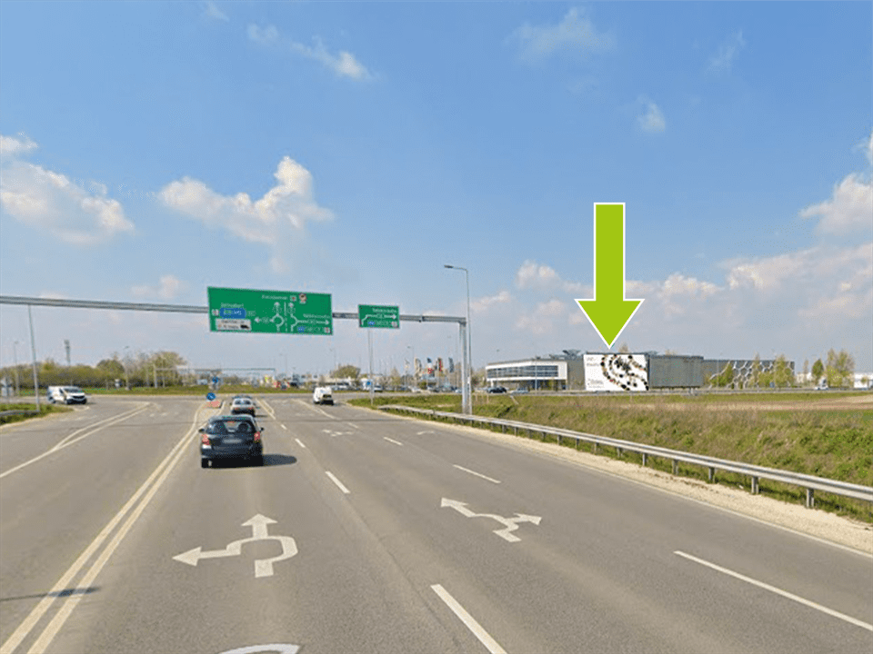 Kecskemét – 44-es út-Kiskunfélegyházai út, körforgalom után, Mercedes felől centrum felé, bal