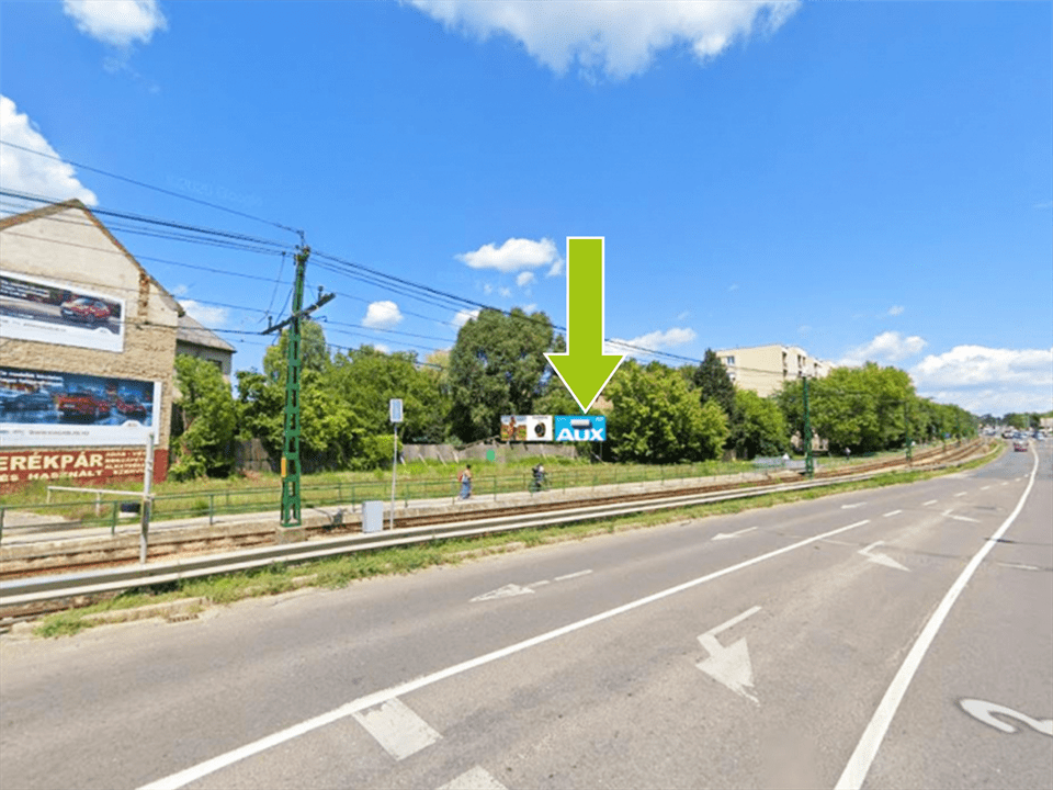 Gödöllő – 3-as főút, Szabadság út-Petőfi utca 4., centrum felől, buszpályaudvarral szemben, jobb