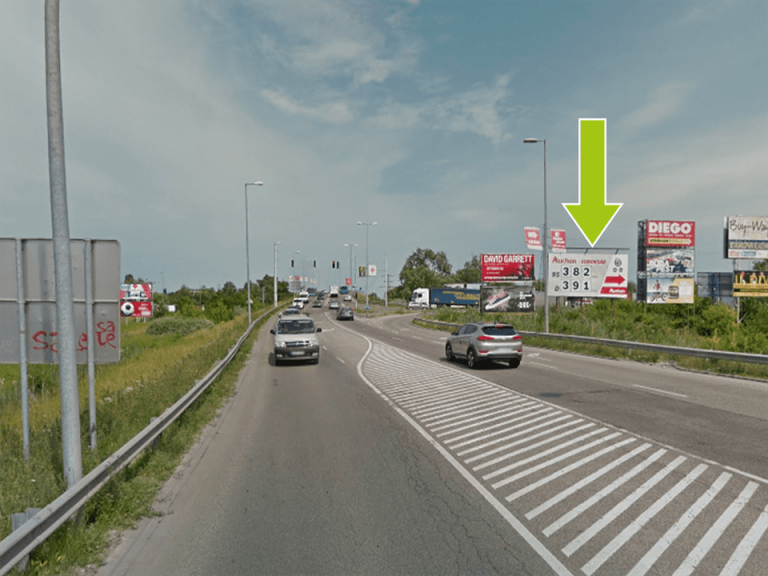 Budapest XX. kerület – Szentlőrinci út, M5 lehajtó felől Auchan, Kika felé (8×4m, 32m2)