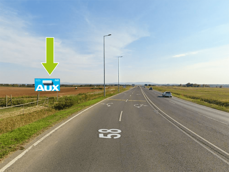 Pécs – 58-as főút, II. János Pál út körforgalom után 100m, centrum és TESCO felől,