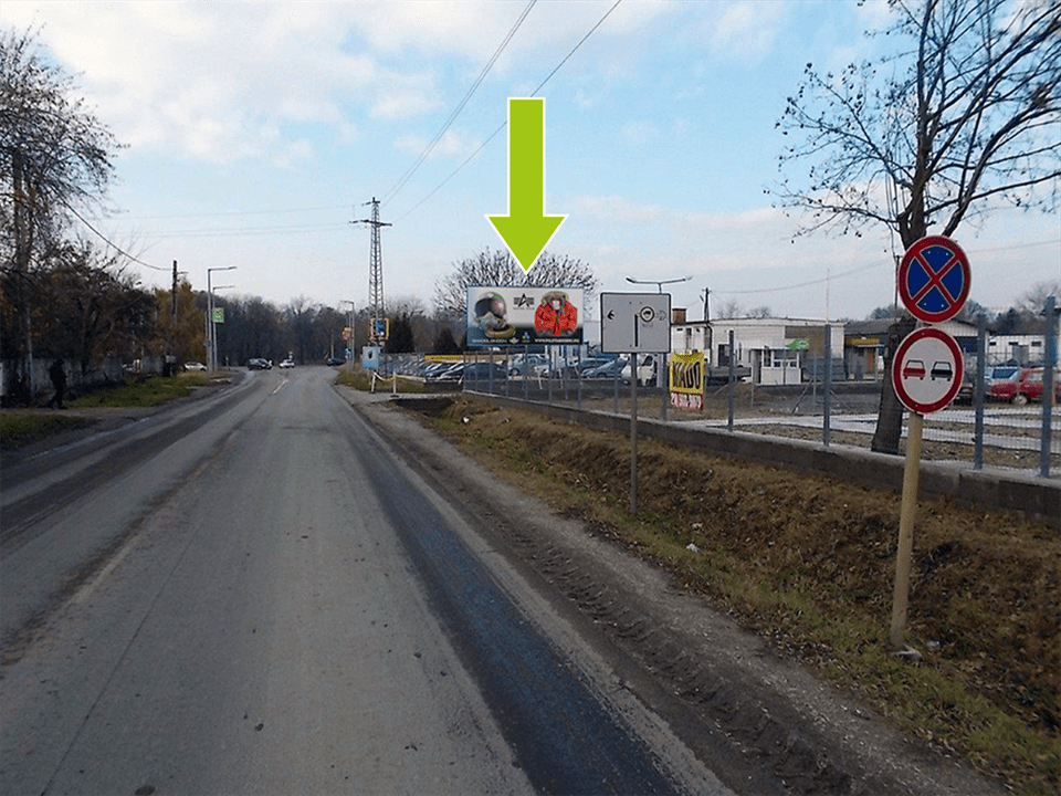 Vác – Gödöllői út 4., 2-es út felé, OMV benzinkút előtt