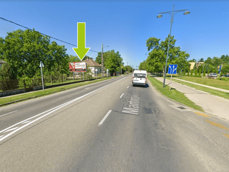 Komárom – Mártírok útja, a LIDL üzlettel szemben (Budapest–Hegyeshalom) bal oldal
