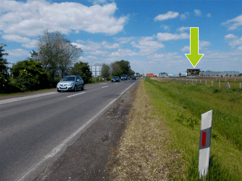 Kecskemét – 5-ös út, Mercedes gyár felől a Kiskunfélegyházai úti körforgalom előtt