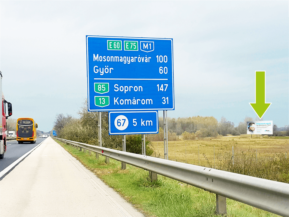 Tatabánya – M1 autópálya Vértesszőlősi lehajtó után 62km, Budapest-Komárom útvonalon Hegyeshalom felé (10m x 5m (50m2)), 1